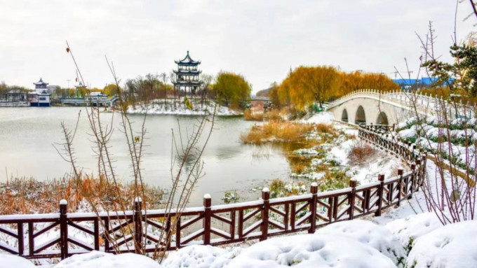 受华北降雪影响，广东、湖南18列途经郑州北上列车预计将停驶。