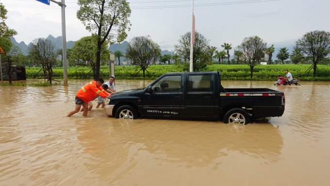 廣西賀州遭遇暴雨襲擊。新華社