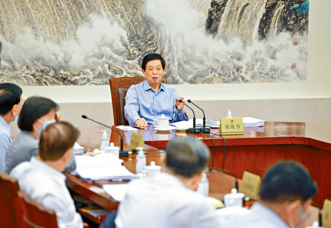 十三届全国人大常委会第九十八次委员长会议，在北京人民大会堂举行，委员长栗战书主持。