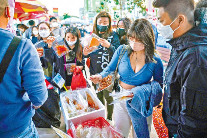 西貢周日又出現人流，恐防疫措施再鬆懈。