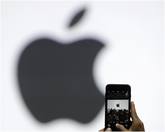 外国传媒报道，苹果似乎已建立脸部扫描功能运作Apple Pay应用的机制。AP