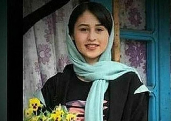 伊朗年僅13歲的少女艾希拉菲被父親以「榮譽處決」之名用鐮刀斬首。 網圖