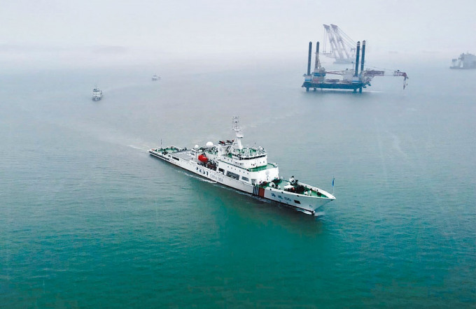 福建海事局出動「海巡06」輪編隊，開啟台灣海峽中北部聯合巡航巡查專項行動。