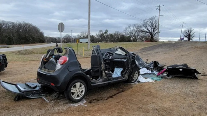 美国一辆私家车与特斯拉货车相撞，导致6名女中学生丧生。AP图片