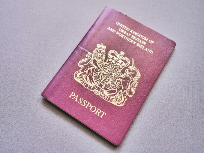 英国政府今日起开放手机应用程式予BNO持有人申请签证。资料图片