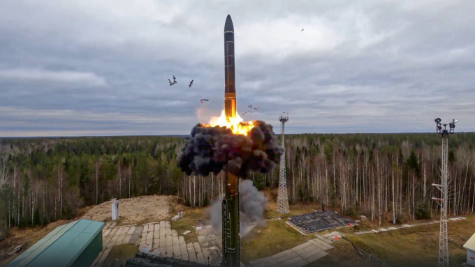 2022年10月俄罗斯进行核演练，从普列谢茨克（Plesetsk）发射场发射了一枚亚尔斯洲际弹道导弹（ICBM）。 美联社