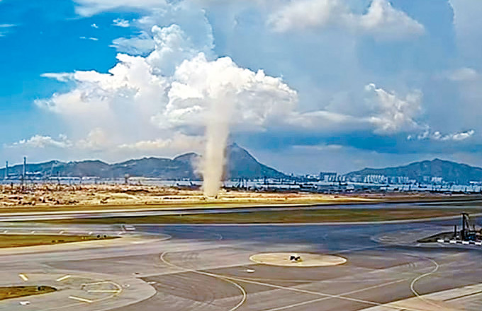 机场三跑地盘出现「尘卷风」。