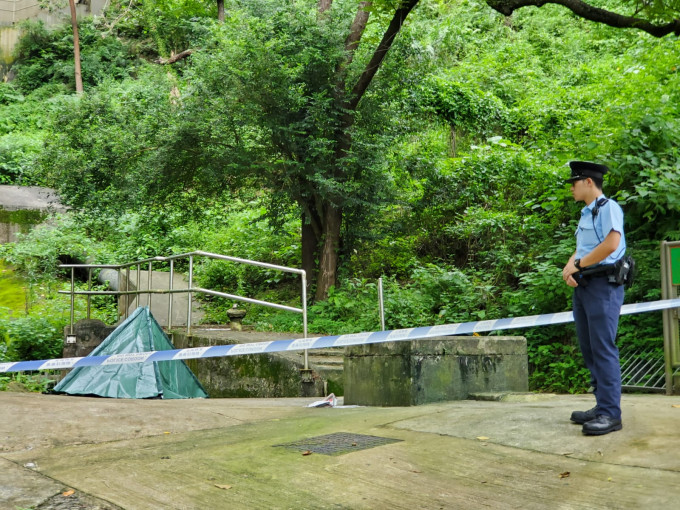 雙程證男半山自縊亡。