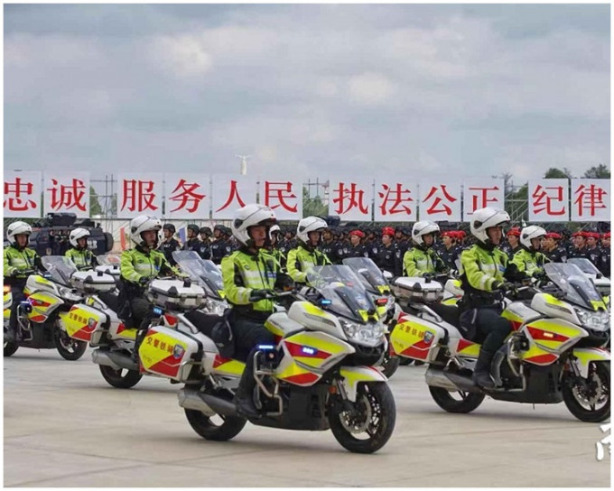 廣州、深圳、東莞3市交通警鐵騎混合隊。網圖