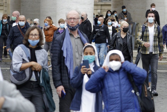 意大利要求所有民众外出佩戴口罩。AP资料图片