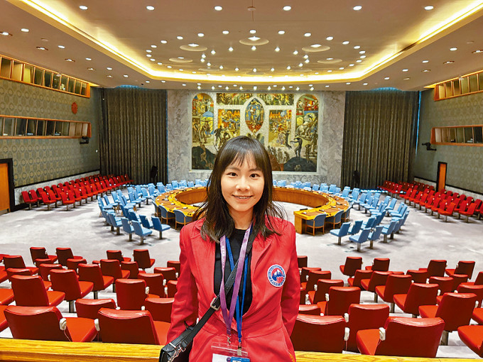 黄冉翘上月出席第68届联合国妇女地位委员会大会，针对本港在职母亲与家庭主妇的权益，提出托儿改善方案。