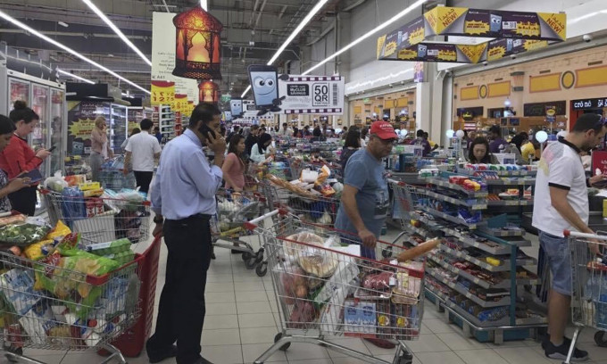 卡塔尔超市掀抢购潮。AP