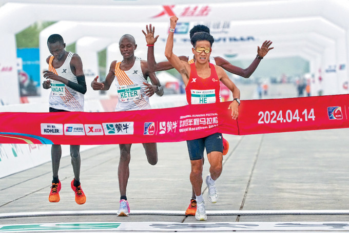 北京半马组委会昨日宣布取消何杰及3名非洲跑手的成绩。
