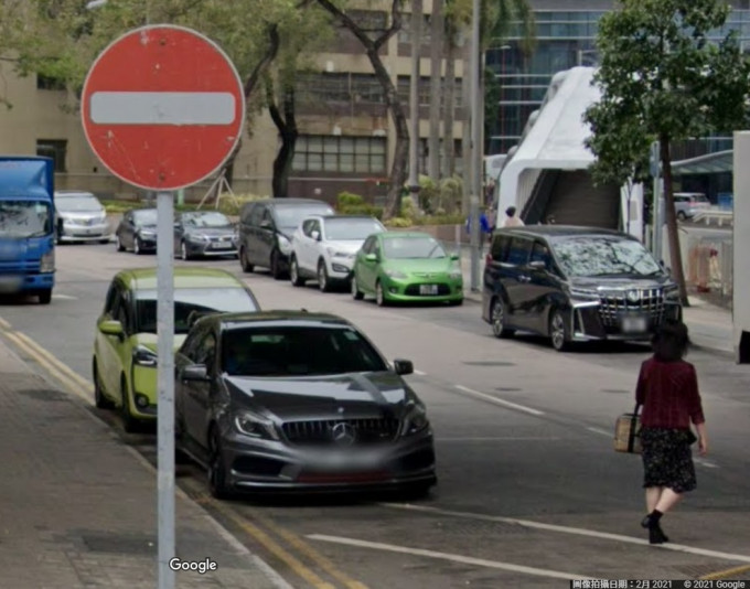 绿色私家车在今年2月仍然停泊。Google地图截图