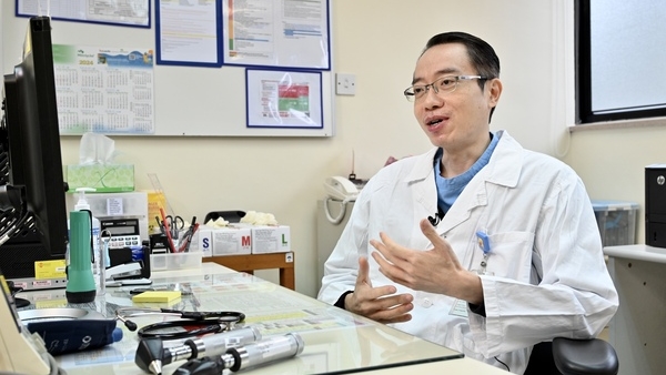 石汉荣指梅窝设立急救站可让居民不用长途跋涉往医院急症室求医。政府新闻处