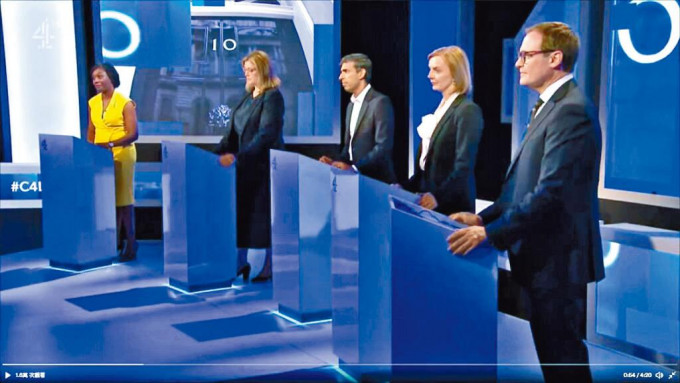 参加电视辩论的莫佩琳（左二）、辛伟诚（中）、卓慧思（右二）。