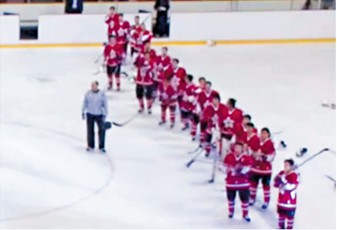 上月在波斯尼亚举行的世界冰球锦标赛，赛会播错国歌。