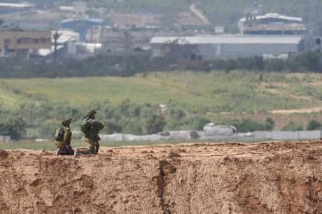 以色列軍方向加沙走廊三處哈瑪斯集團陣營發動坦克砲火攻擊和戰機空襲。新華社