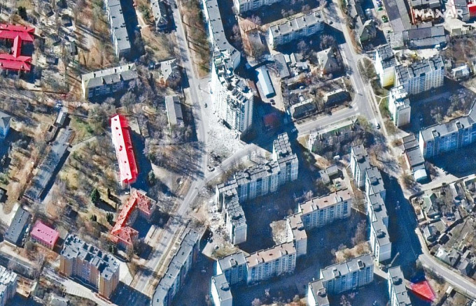 衞星圖片可見烏克蘭切爾尼戈夫多幢損毀的大樓。