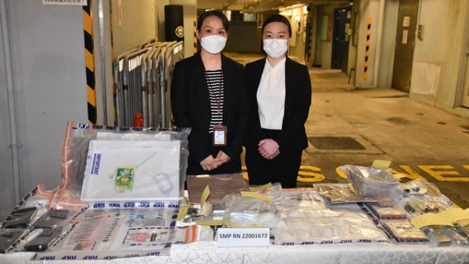 警方在秀茂坪邨拘捕两名少年，检获1.2公斥海洛英。