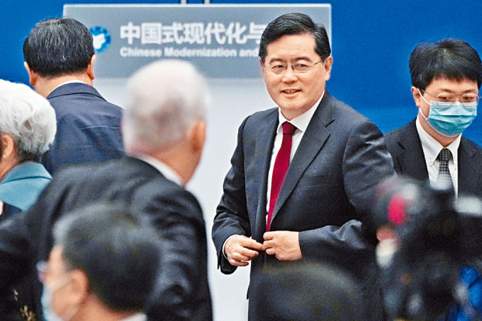 秦刚在上海出席蓝厅论坛开幕式。