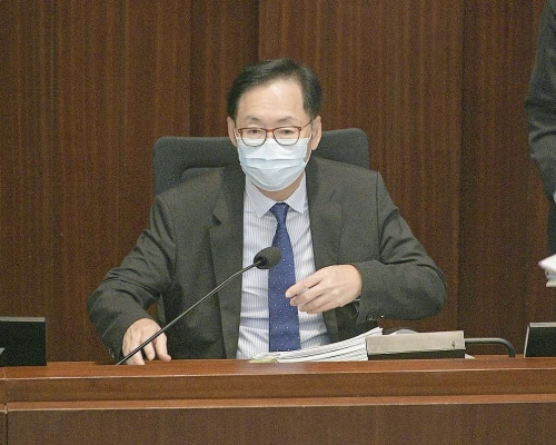 陳健波承認，會前已知道環境局有意縮沙。資料圖片