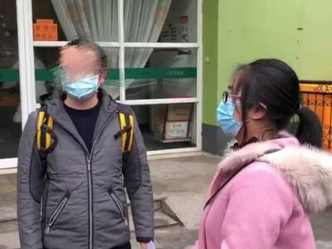 杭州康復者黃先生受訪時表示肺部嚴重受損，無法下蹲，不能長時間走路，只能跳起1厘米。(網圖)