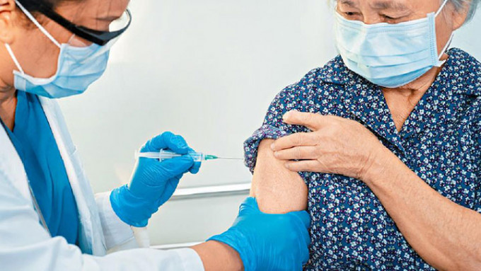 50岁或以上市民周四起可预约同时接种新冠和流感疫苗。资料图片