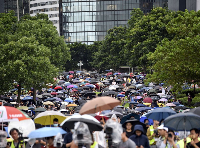 职工盟及多个界别昨日在添马公园举行「全民三罢」集会。资料图片