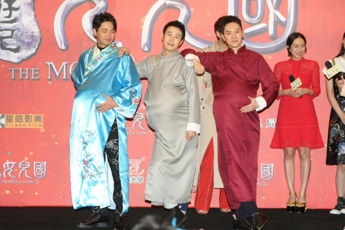 扮演唐僧的冯绍峰带领两位徒弟罗仲谦及小沈阳以大肚唐装扮孕妇现身。