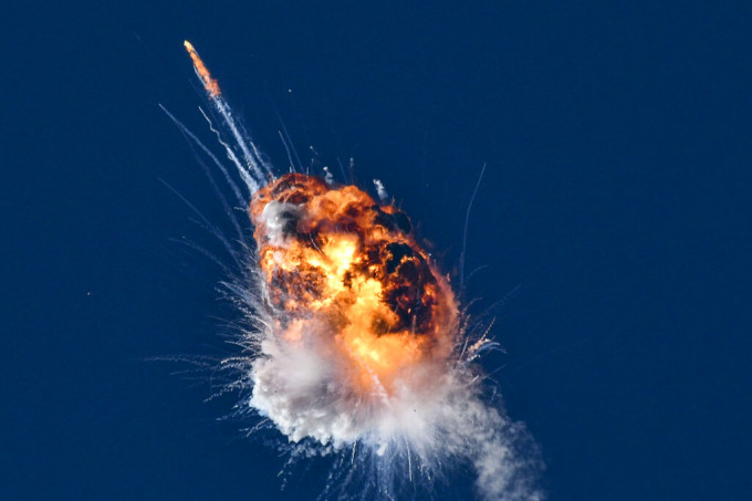 火箭升空2分半鐘後被引爆。美聯社圖片
