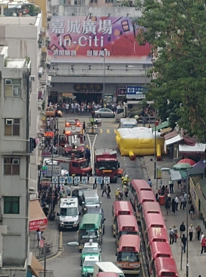 消防開救生氣墊戒備。 香港突發事故報料區FB/網民Ricky Cheung‎圖