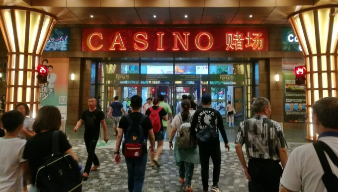 新加坡的部分酒店设有赌场。