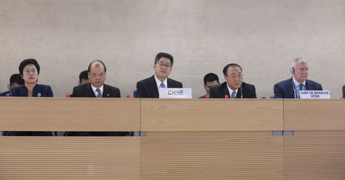 中国外交部公布30项措施，回应联合国人权理事会昨日审查中国人权状况。新华社