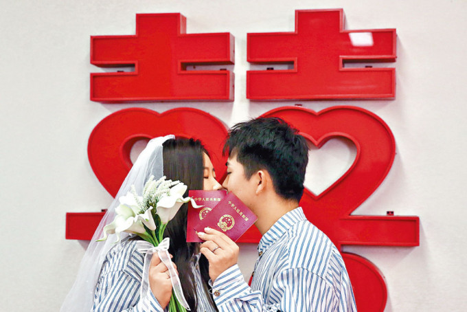 中國結婚人數持續減少，疫情是其中一個因素。　