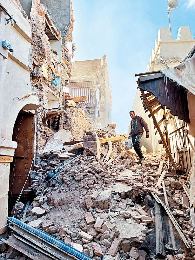 大地震酿成摩洛哥旅游古城马拉喀什众多建筑物受损。
