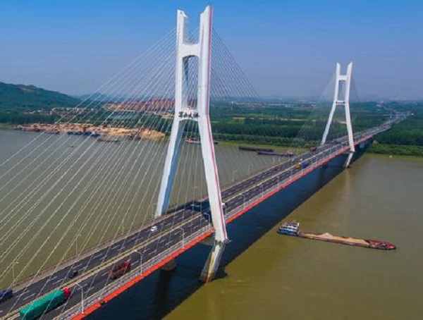 武漢軍山長江大橋。網上圖片