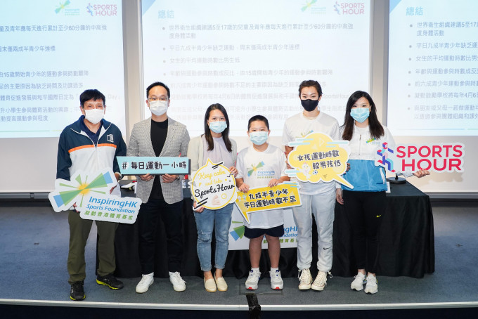 歐鎧淳(右二)獲委任為凝動香港體育基金大使，並以身作側鼓勵青年人多運動。相片由公關提供