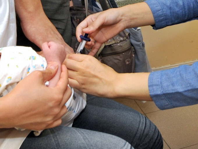 一名已打疫苗的2岁男童，感染侵入性肺炎球菌病死亡。资料图片