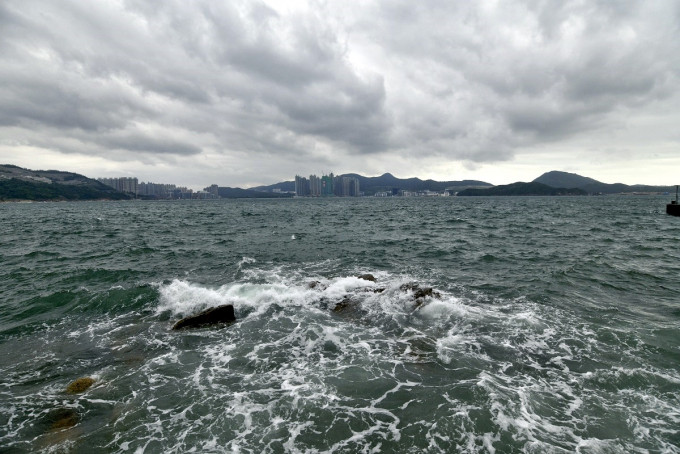 地下天文台指要觀察熱帶低氣壓會否為香港帶來更大的影響。資料圖片