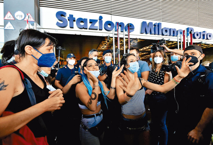■反疫苗民眾在米蘭示威。