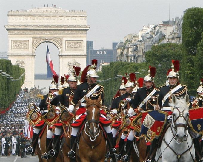 法國於國慶日舉行閱兵。網圖