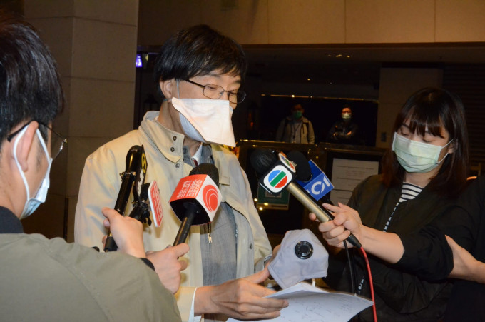 袁国勇呼吁市民不要佩戴「自私口罩」外出。