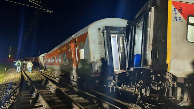 印度比哈爾邦一列特快火車出軌，釀成至少4人死亡，80人受傷。網上圖片