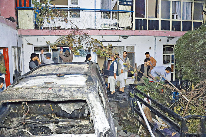 駐喀布爾美軍八月二十九日發動無人機空襲，一個民居嚴重受損。