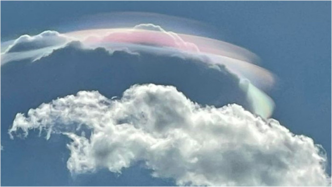 网民在机场见到虹彩「幞状云」。fb「社区天气观测计划 CWOS」Cora Cheng图片