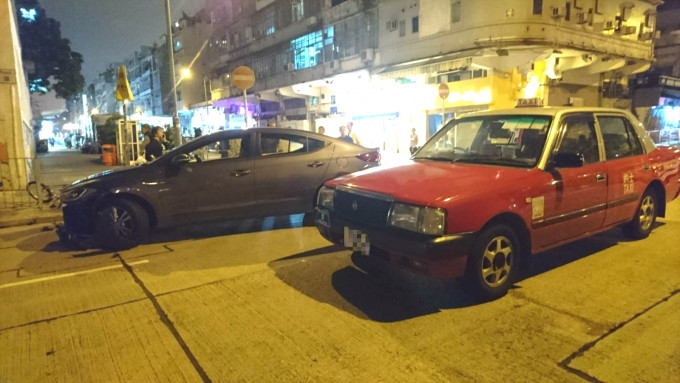 九龍城賈炳達道2車相撞。讀者Lydia Wong圖片
