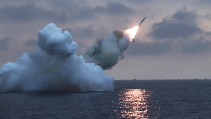 北韓朝中社周一發布照片，稱前一天發射潛射「火箭矢-3-31」戰略巡航導彈。路透社