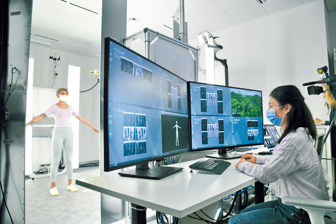研究所全港首設「四維人體掃描實驗室」，能全方位捕捉人體動作，為服裝及產品設計提供數據。 　
　　