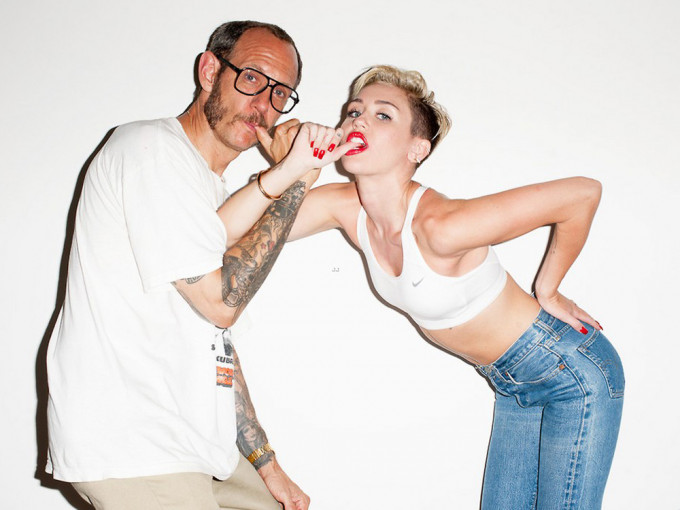 Miley Cyrus曾与Terry Richardson合作。